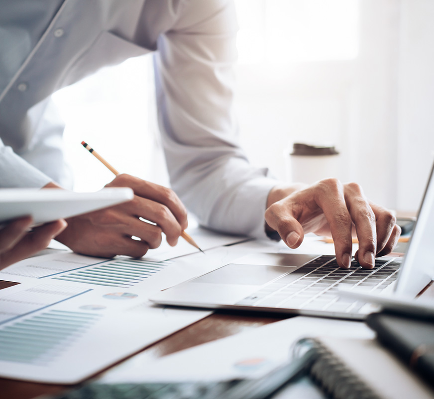 carrier-worker-leed-certified-factory_sq